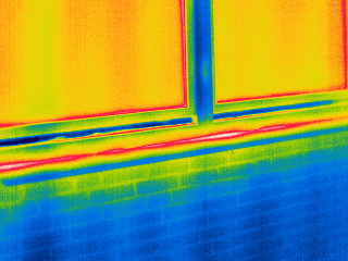 Thermografie einer Fensterbank ber einer ungedmmten Heizkrpernische