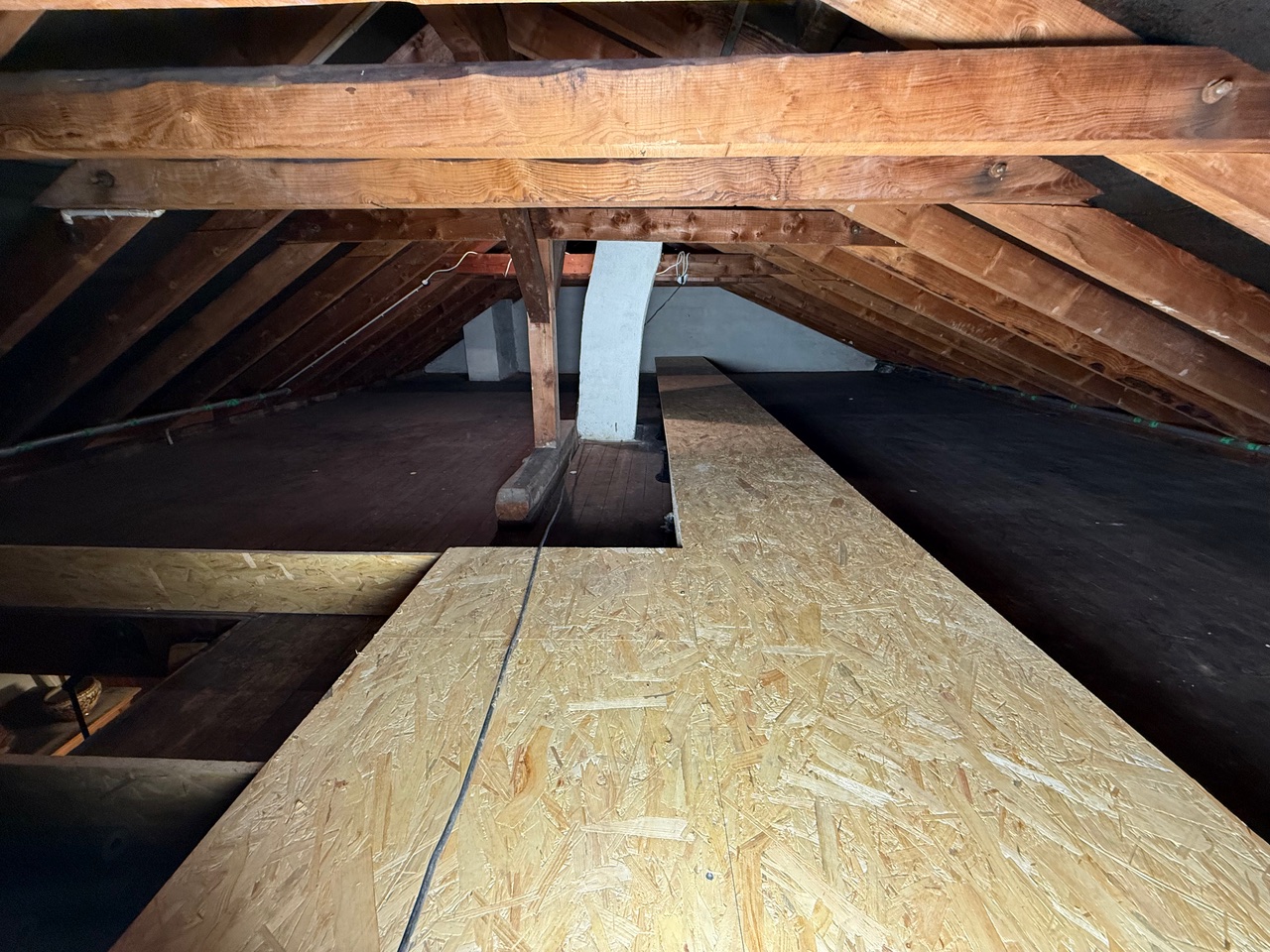 Dachdmmung in Aachen Bau einer begehbaren Lagerflche auf einem Dachboden