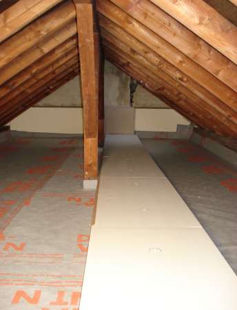 Dampfbremse auf Holzbalkendecke auf einer obersten Geschossdecke- Dachbodendämmung  