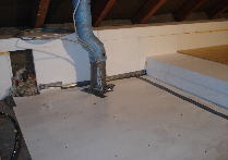  Betonringanker mit Wärmebrückendämmung auf einem Dachboden